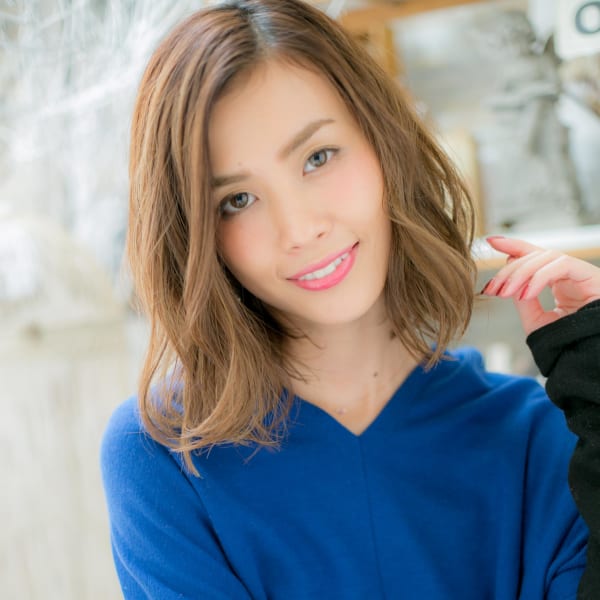 イヤリングカラー外国人風くせ毛風アシンメトリーくびれミディ