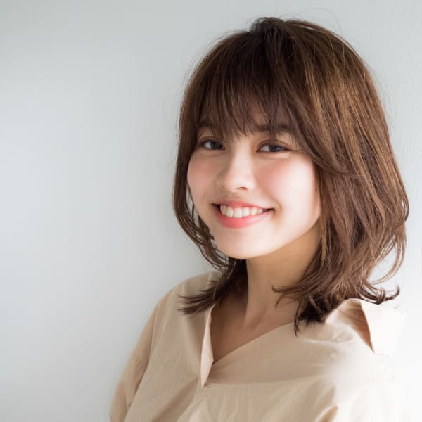 大人女子の小顔ひし形ミディアム