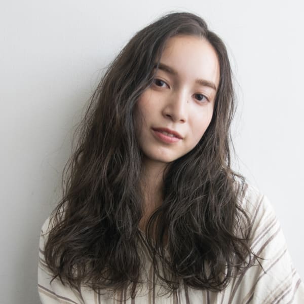 前髪無しの大人オシャレなロングウェーブパーマ|ANTI