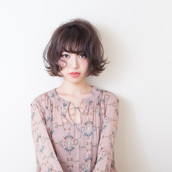 くせ毛風カジュアルマッシュボブ|es 西梅田