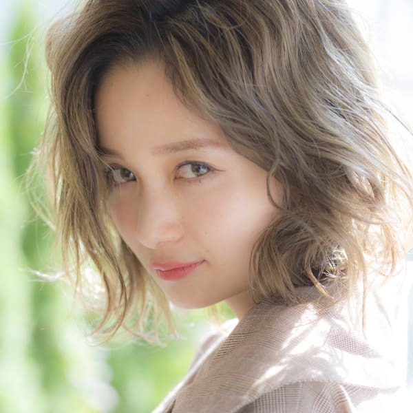 【miel hair新宿】アディクシープラチナグレージュロ