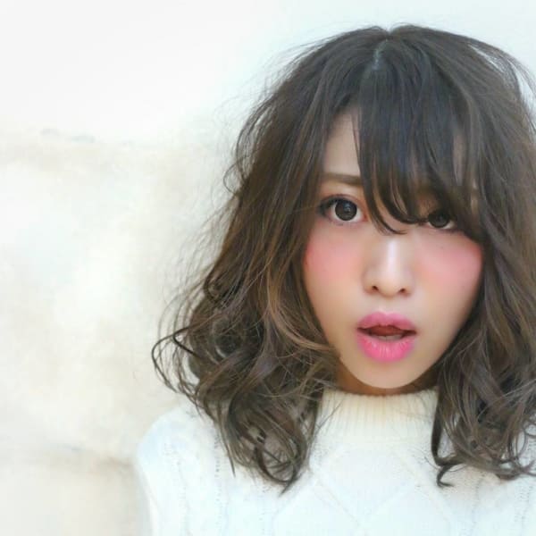 こなれヘアでフワクシャセミディ