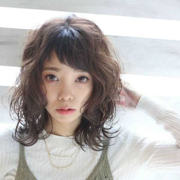 アシンメトリーバングのアンニュイウルフ