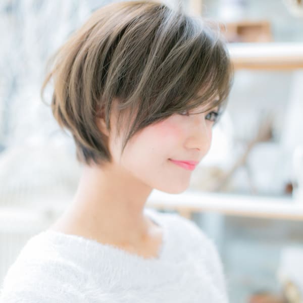 大人フェミニン…前下がりボブ