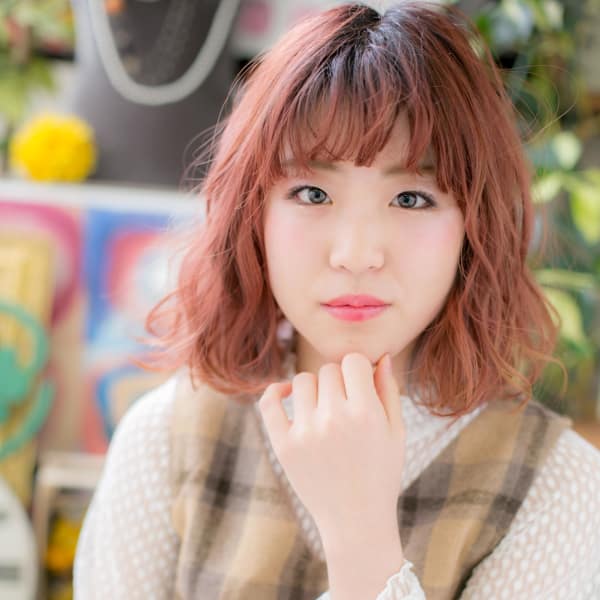 個性的カラー★前下がりふわミディ