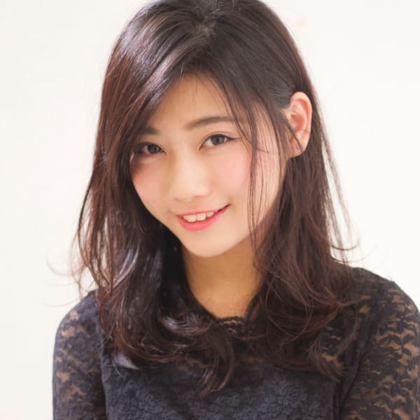 就活対策！黒髪風でも重くない透明感カラー　セミディ