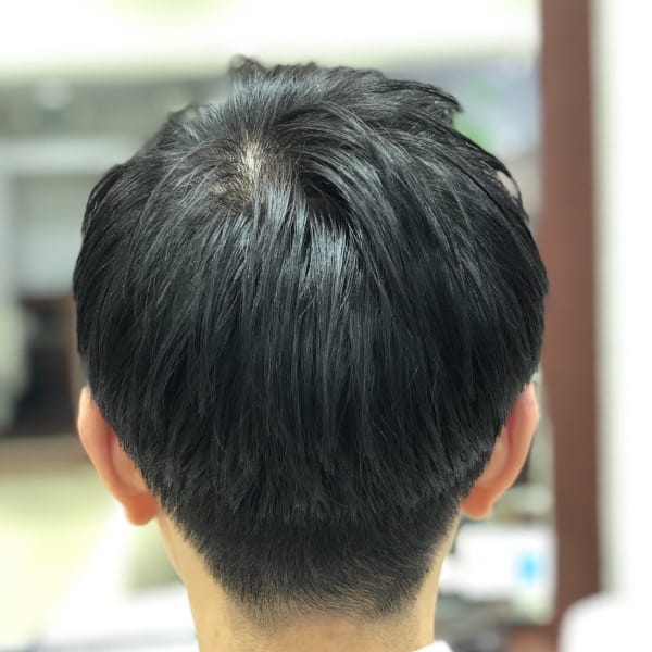 短くてもふんわりクセを生かしたミニマルなベリーショート