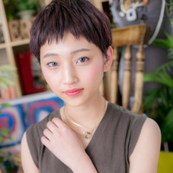 表情クールに…大人かわいいスマートショート