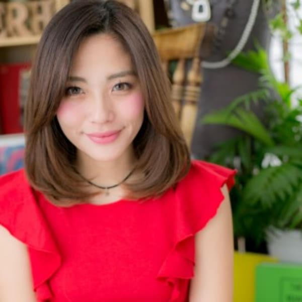 クリアカラーの大人かわいい小顔ミディ
