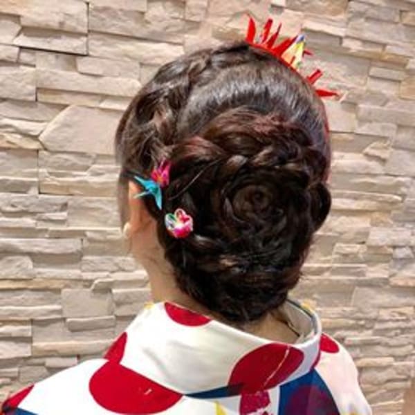 お花のようなオール編み込みスタイル =卒業式・袴=