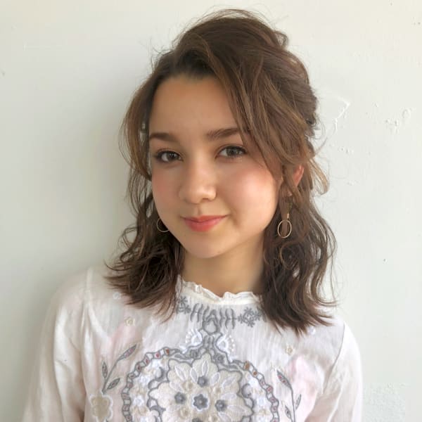 大人可愛いハーフアップ　ブルーベージュ