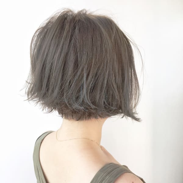外ハネ ブルーベージュショートボブ