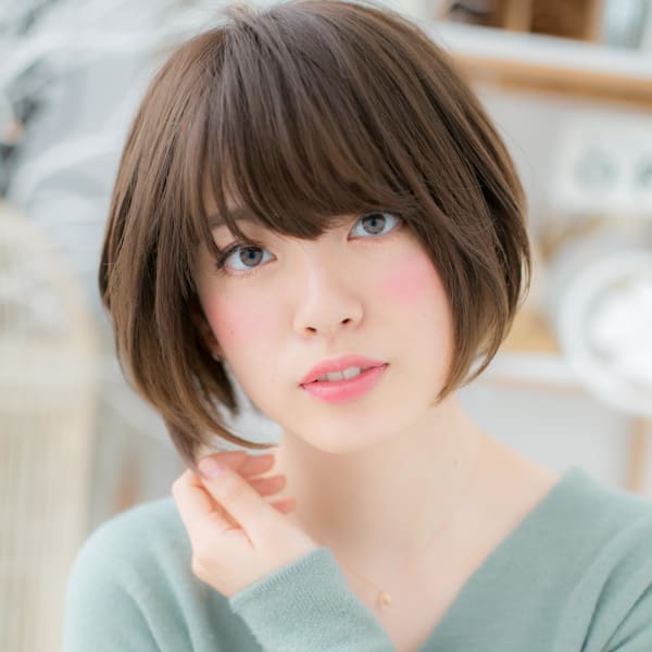 斜めバング＆前下がりボブでナチュラルに◎