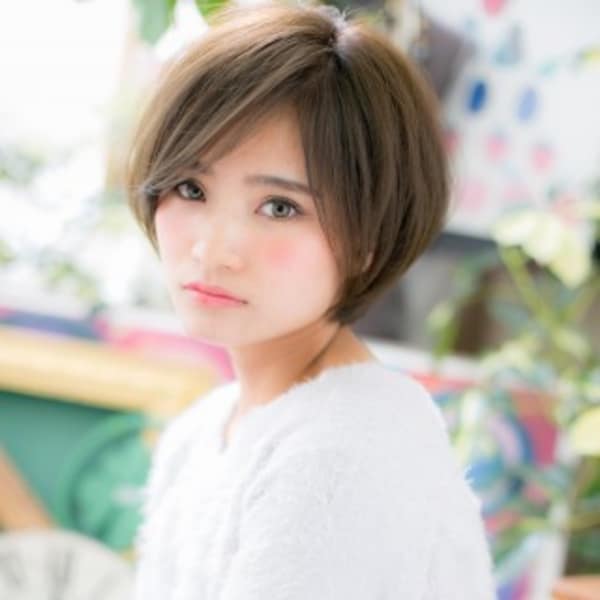 大人フェミニン…前下がりボブ