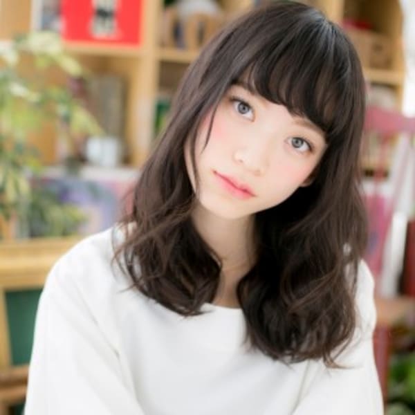 くせ毛風カールｘ黒髪の好感度セミディ