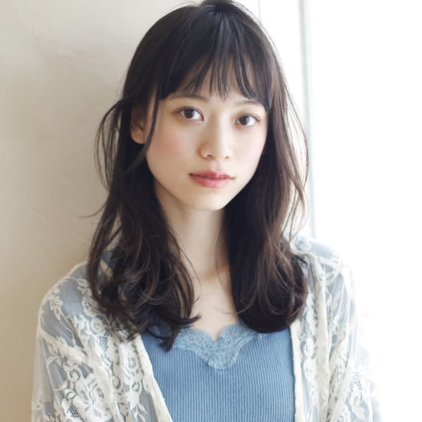 大人可愛いミックスパーマ 暗髪ロングヘア