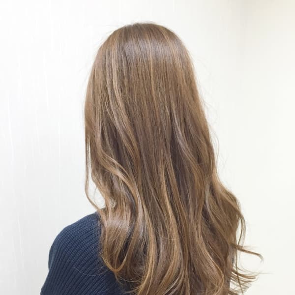 品があるベージュ系のヘアカラーの王道カラー☆|アッシュ ブランシェ