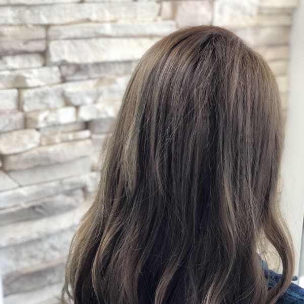 透明感抜群のモノトーンカラー|LBL