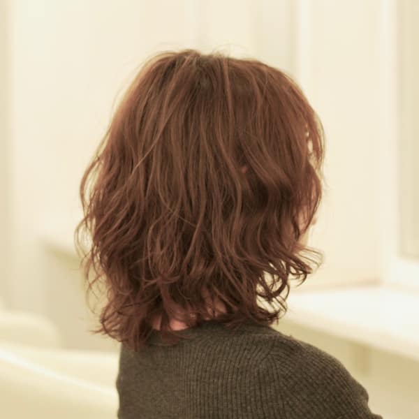 セミウェットな抜け感ウルフボブ