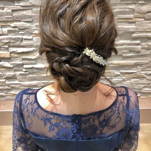 ゆる編みで大人っぽいパーティーヘアアレンジ