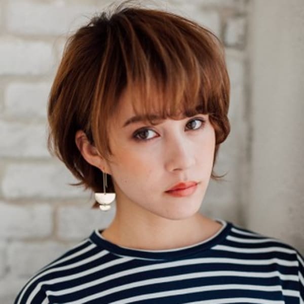 耳かけショートボブ