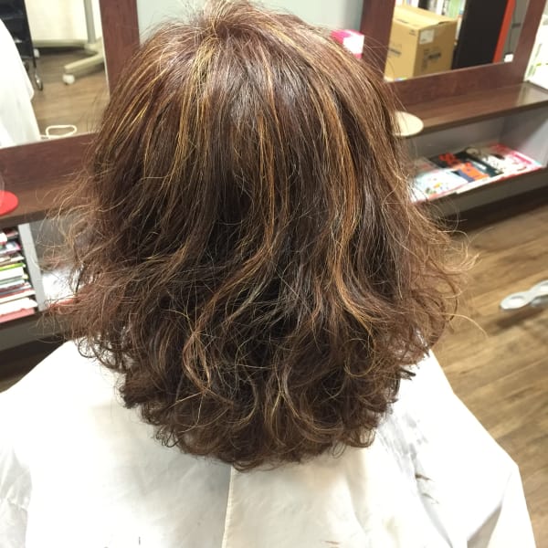 癖毛にパーマの残りでヘアデザインして、カラーと前髪縮毛矯正