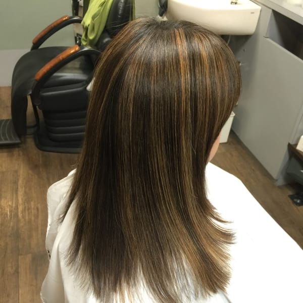 デザインも重視しつつ白髪も染めてます・ホイルワークとカラー