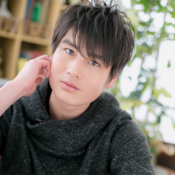 黒髪イケメンサイドパート