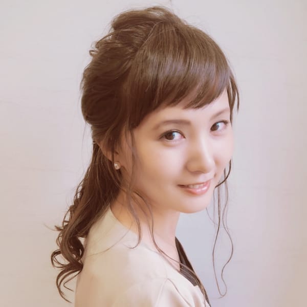 モテハーフアップ×シニヨン