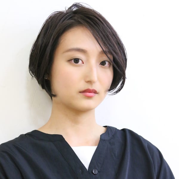 セミウェット×前下がりショートボブ|DIMPLE