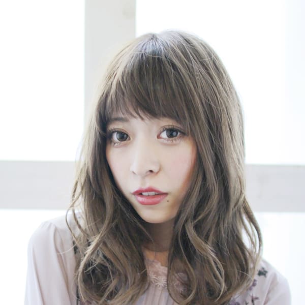 アッシュグレイの柔らかミックスカール|PRISM hair design