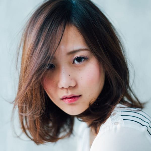 大人切りっぱなしボブスタイル