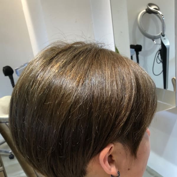 刈り上げも可愛い耳掛けショートボブ