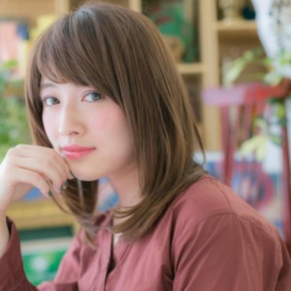 好感度大!斜めバングのツヤ感ワンカール