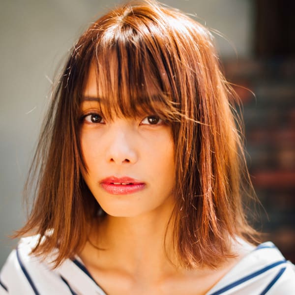 切りっぱなし外はねボブ