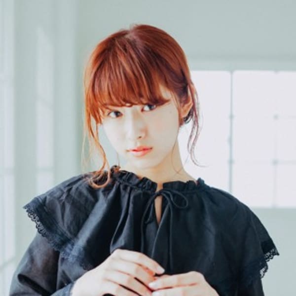 三つ編みでルーズダウンヘア