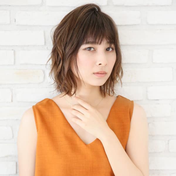 ウェーブと透け感ボブ