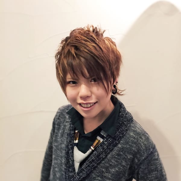 ちょこっとツーブロックアシンメトリーショート