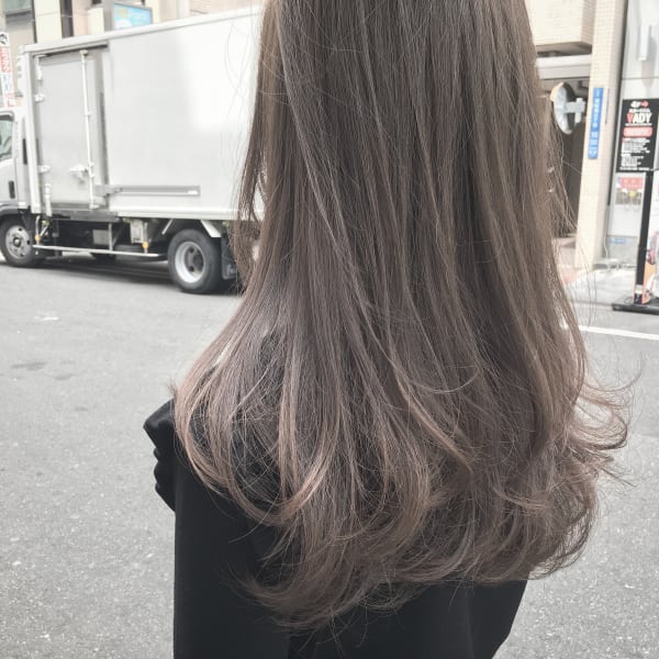 お客様スタイル♪透けるグレージュヘアー|cvaLda