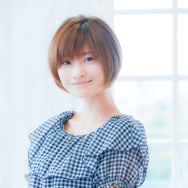 カットで魅了するふんわりストレートボブ