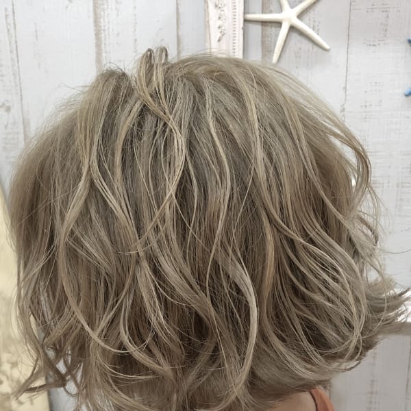 切りっぱなしボブ☆ハイトーンのミルクティーベージュ☆