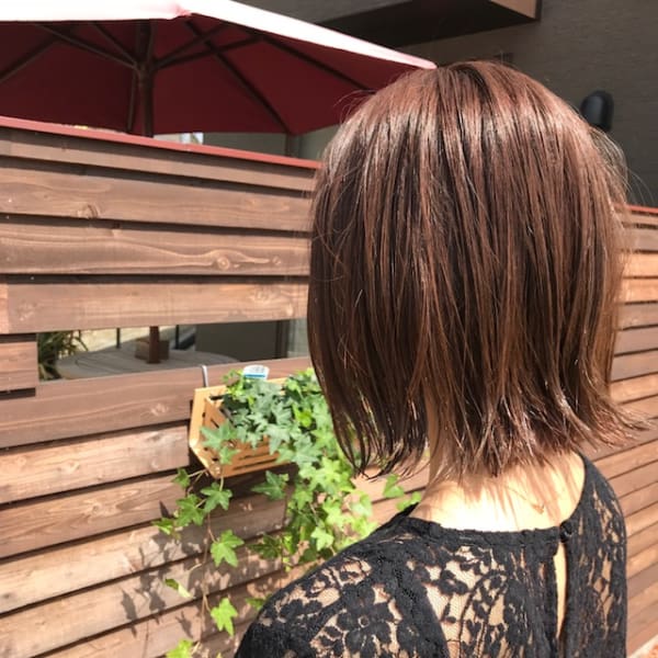スモーキーなベージュに無造作切りっぱなしボブ☆