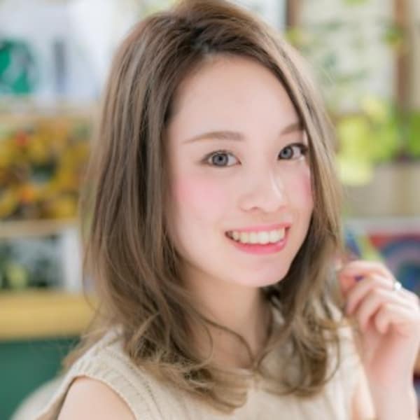 大人ウェーブ外国人風こなれミディアム