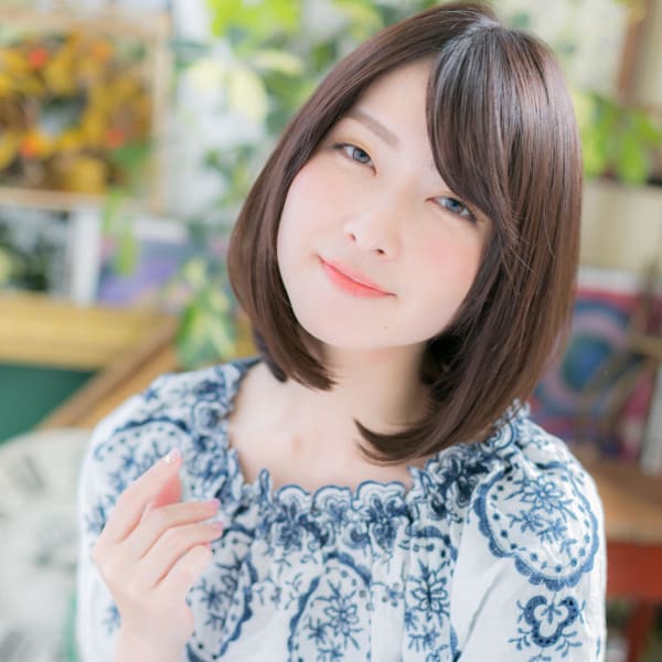 前下がりエレガント大人ボブ