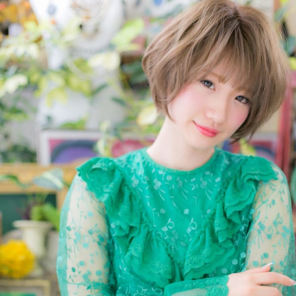 ハイトーン☆くせ毛風ゆるウェーブ小顔ショート