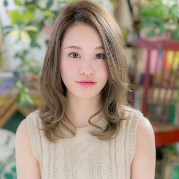 大人ウェーブ外国人風こなれミディアム