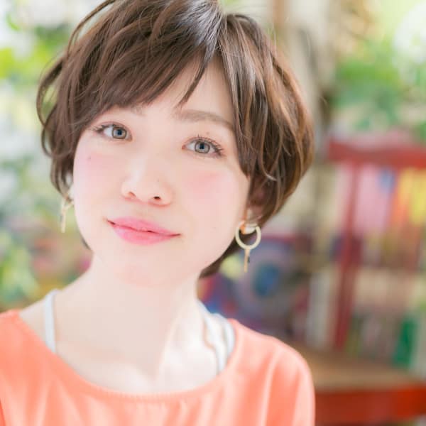 やわらかくせ毛風ショートで大人女子へ
