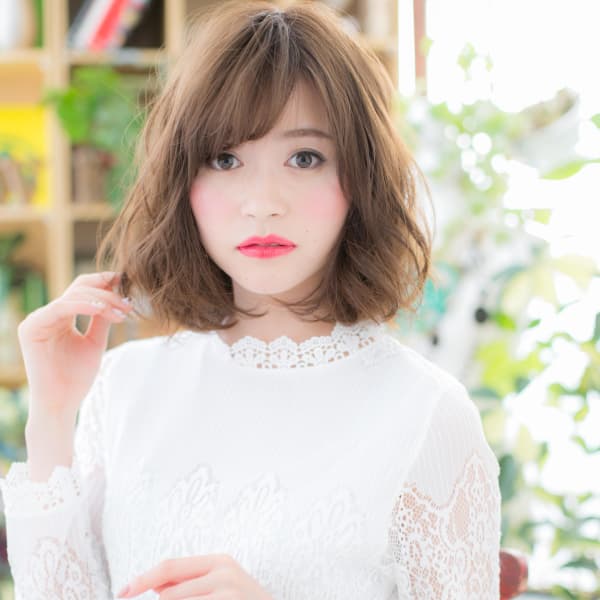 斜めバングxくせ毛風カールのエレガンス大人ボブ