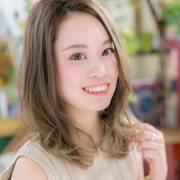 大人ウェーブ外国人風こなれミディアム