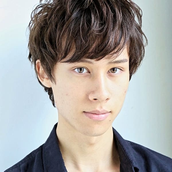 前髪長めの縦長ショート